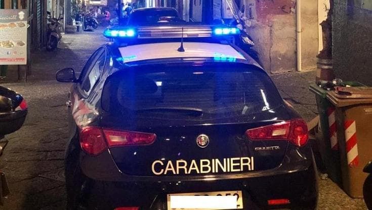 Senza fissa dimora rapinato ai giardini del Molosiglio: ricercato un clochard