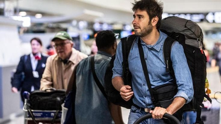 Di Battista ricoverato, il no al volo di Stato. Tajani: “Al lavoro per riportarlo in Italia”