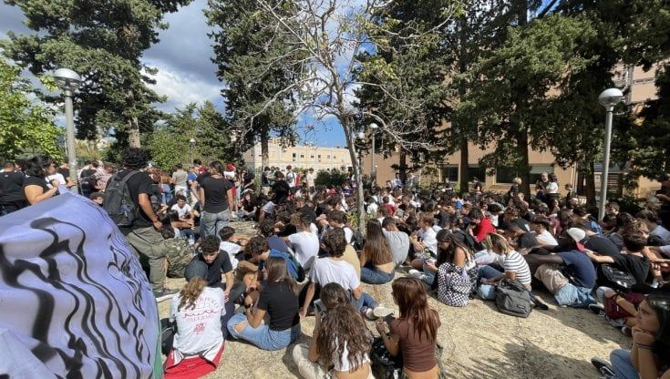 Ambiente e caro energia, gli studenti di Palermo sono tornati in piazza per Fridays For Future