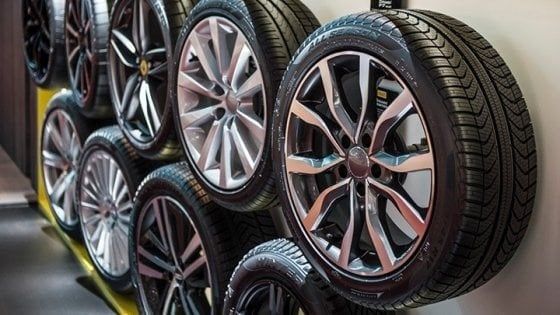 Gli pneumatici si sgonfiano: tagliate le stime di Michelin, soffre Pirelli