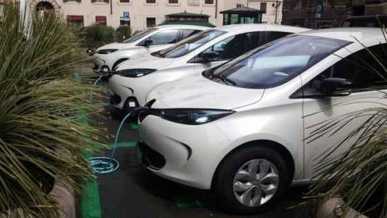 Commissione Affari costituzionali, auto elettriche nella Pa: mancano i fondi per le ricariche, slitta pdl