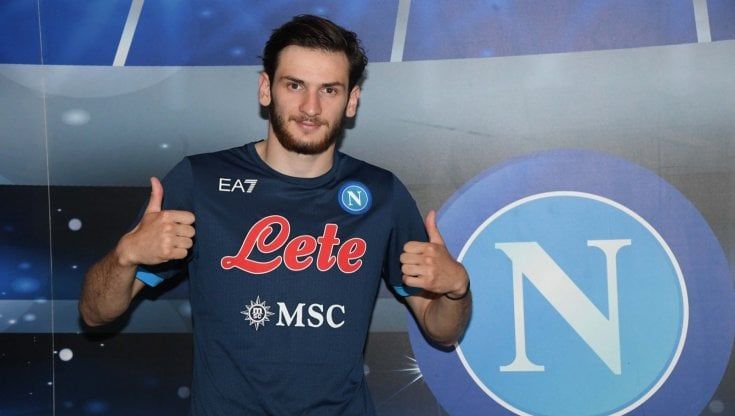 Napoli, tra dubbi e la certezza Kvaratskhelia: "Felice di essere qui"