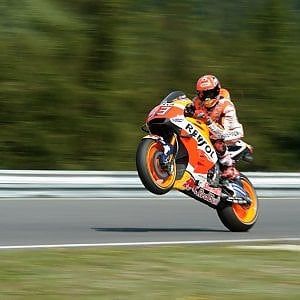 MotoGp, Brno: Marquez in pole davanti a Lorenzo. Terzo Iannone, sesto Rossi