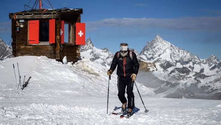 Rifugio Guide del Cervino. Lo scioglimento dei ghiacci lo fa sconfinare in Svizzera