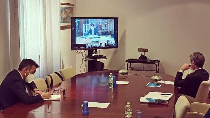 Speranza e Orlando: "Pronti a vaccinare anche nelle aziende. Entro marzo 4,5 milioni di dosi, poi 50 milioni nel secondo trimestre"
