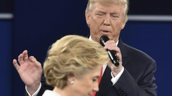 Hillary-Trump 2, i media Usa: "Ci attendono altri 29 giorni di fango"