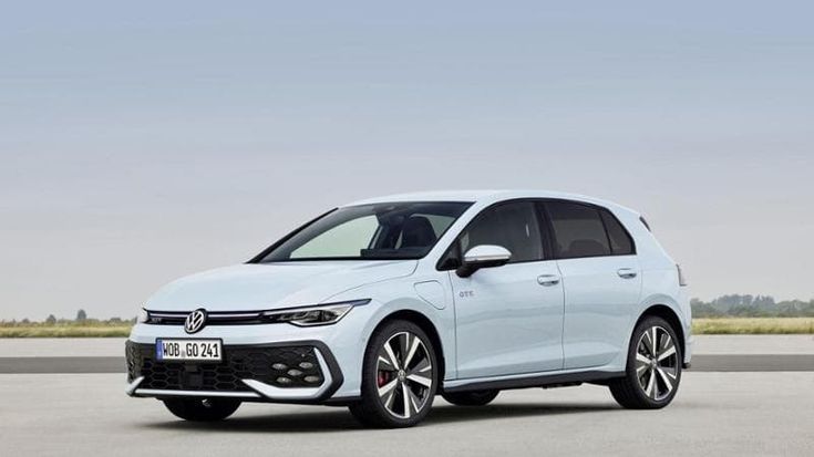Nuova Golf 8, ibrido più potente e nuovi interni. Ecco tutte le novità