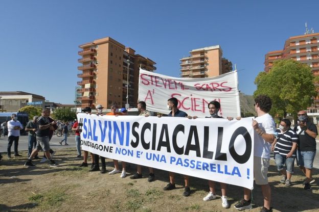 Salvini a Mondragone, scontri e tensioni