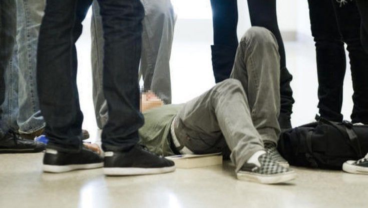 Ragazzi violenti, allarme in Sicilia. Lo psichiatra La Barbera: “Società e famiglia in crisi, aggressività senza argini”