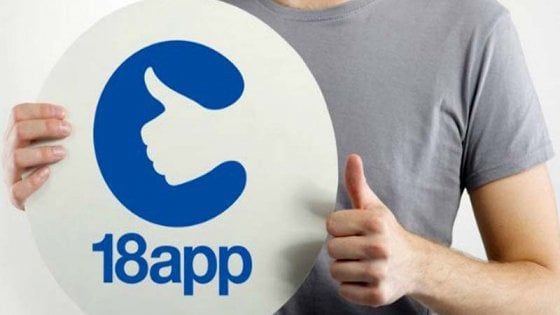 "I libri costano, e più di un paio di scarpe", la rivolta social per il bonus cultura