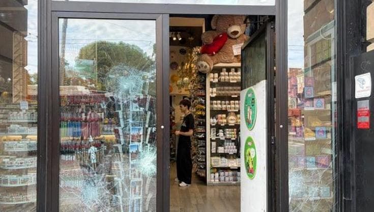 I commercianti in zona stazione: “Siamo aperti, ma pronti a chiudere in caso di nuovi scontri”
