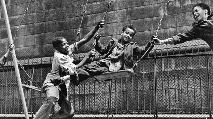 Le vite degli altri tra bellezza e riscatto nelle foto di Rosenblum: la mostra al Centro Culturale
