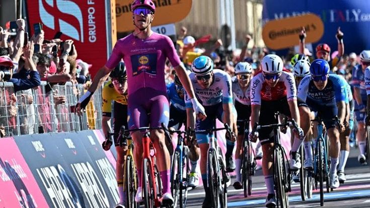 Giro d’Italia, Jonathan Milan: intervista al papà Flavio. “Ci sono sempre quando mio figlio vince. I suoi successi un riscatto anche per la mia carriera mai decollata”