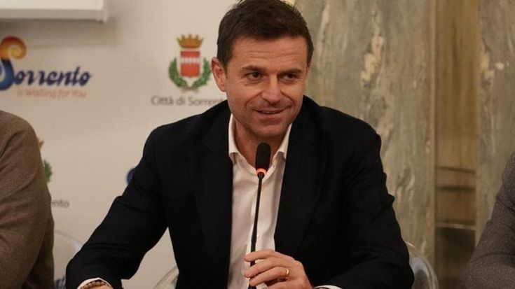 Tangentopoli sorrentina, il giudice boccia il patteggiamento dell’ex sindaco e del “sensitivo”