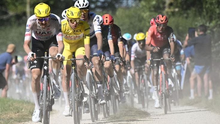 Tour de France tra polvere, forature e liti: il ciclismo si tuffa nel passato alla ricerca di emozioni autentiche