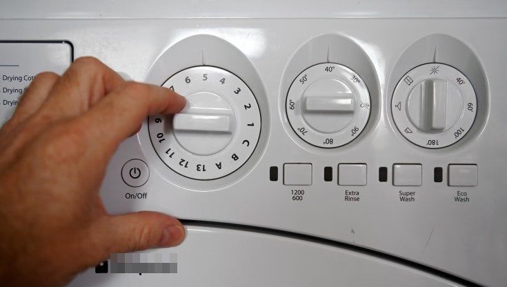 Lavatrice, forno, frigorifero: ecco quanto costa usare gli elettrodomestici con il caro-energia