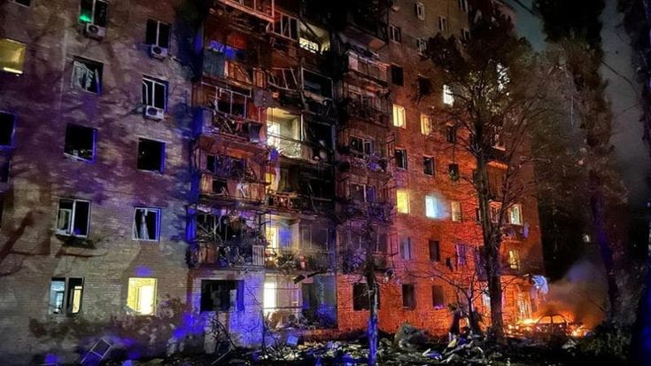Kursk, gli ucraini avanzano 30 km in Russia. Zelensky agli alleati: “Lasciateci usare le armi”