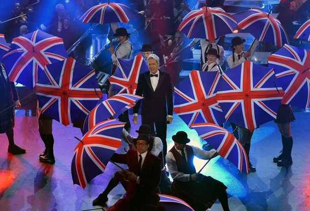 Sanremo 2019, "Sul palco c'è un quasi extra comunitario": Baglioni scherza sulla Brexit