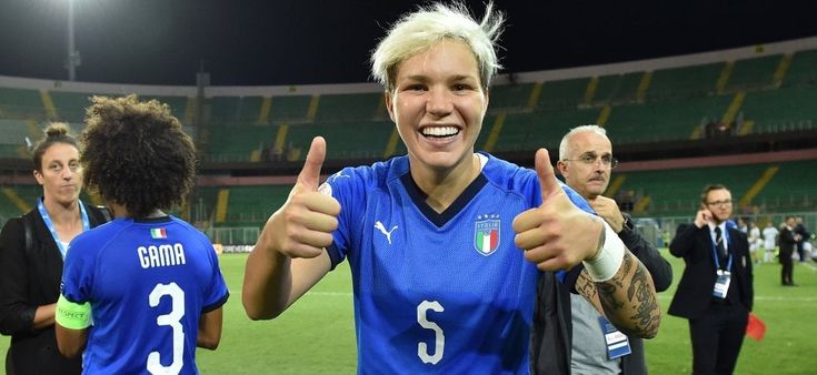 Elena Linari, stella del calcio in un sport maschilista: "Ma noi non simuliamo, non siamo finte"