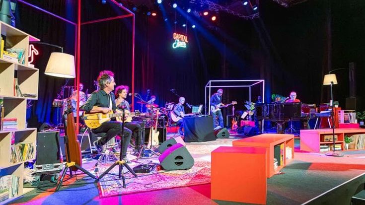 Fuori Massena, le voci delle radio alla Fabbrica del Vapore: si parte con Finardi e Venerus