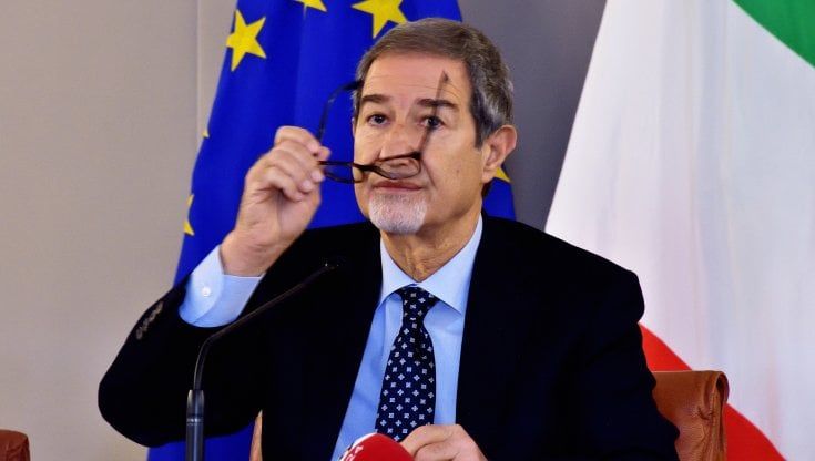 Musumeci cede e convoca gli alleati ma Micciché lo gela: "Chissà se sarò libero"