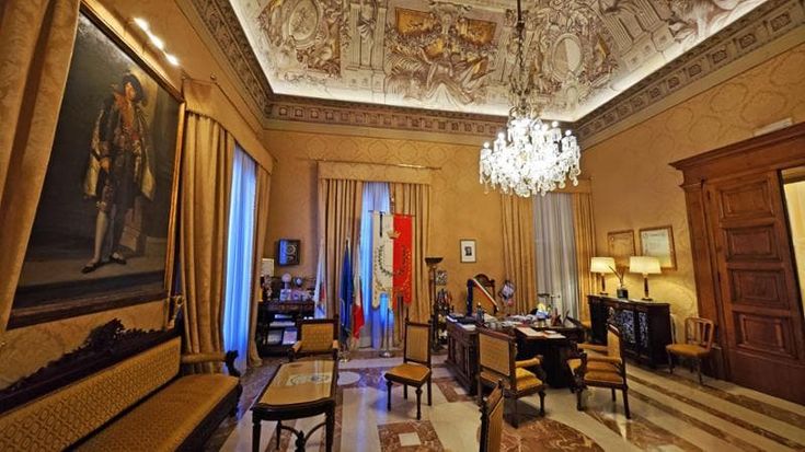 Le Giornate del Fai portano i baresi nella stanza del sindaco: l’apertura voluta da Vito Leccese