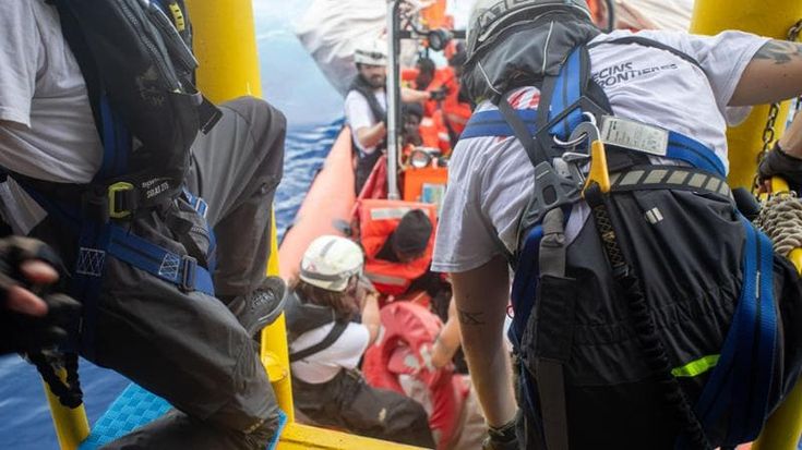 Migranti, fondi da Germania a ong in Italia. Palazzo Chigi: “Stupiti”. E Berlino attacca Roma su accordo di Dublino