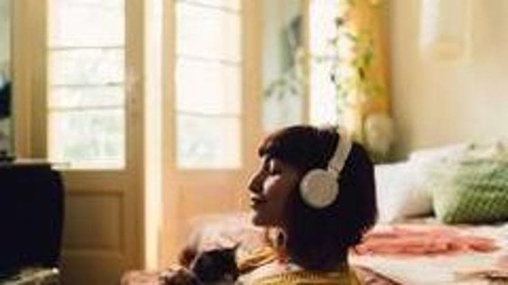 Silenzio, fermiamoci ad ascoltare la musicalità della poesia che narra il senso della vita