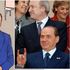 Milano, già vandalizzata in via Volturno nuova versione del murale dedicato a Berlusconi che fa le corna, come al vertice Ue 2002