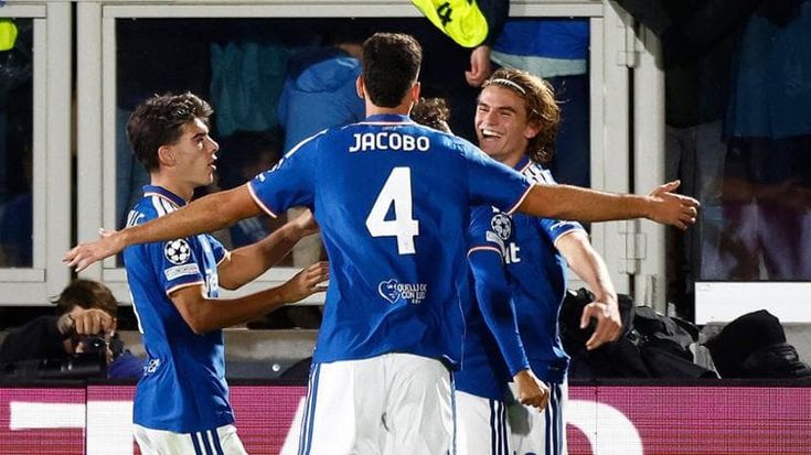 Como impress with 4–1 win over Manchester United, Nico Paz shines