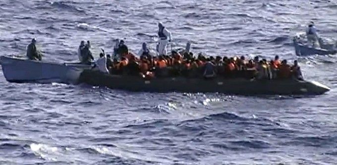 Centomila firme contro la Bossi-Fini. E adesso tocca alla politica