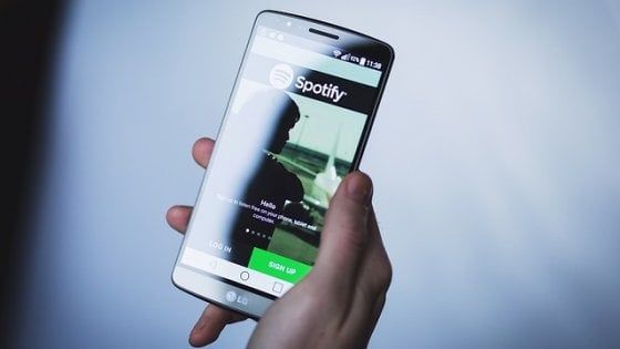 Spotify, nelle playlist ora ci sono anche i podcast