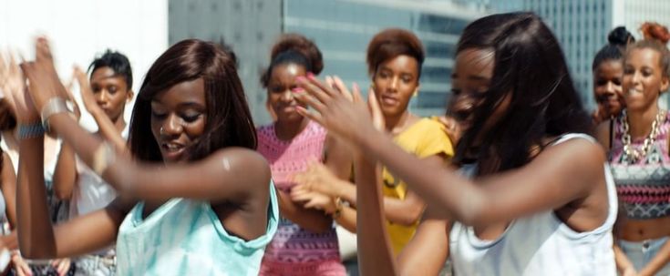Bande femminili nelle banlieue nere di Parigi