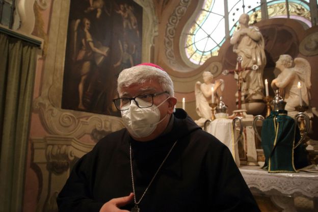 Genova, la messa del vescovo Tasca per il giovedì santo in Duomo