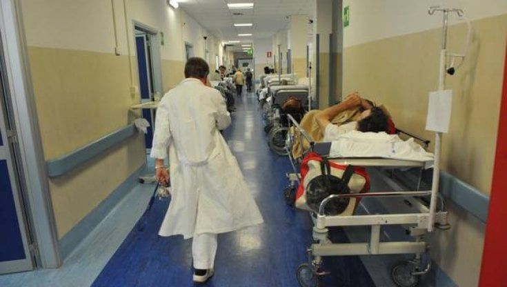 Ospedali: mancano 30mila medici e 100mila posti letto