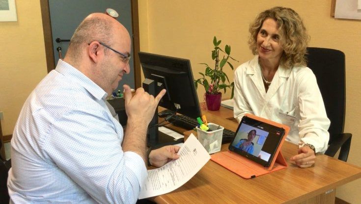 Poblemi di udito?  C’è un’app che aiuta i Comuni a tradurre la lingua dei segni