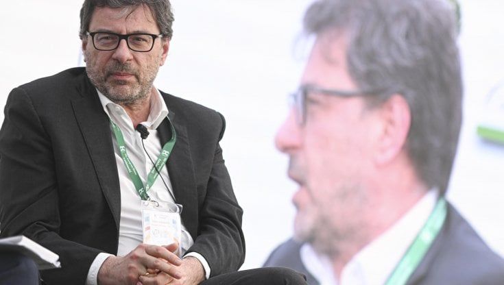 Finlandia e Svezia nella Nato, l'allarme di Giorgetti: "Non abbrevia la guerra in Ucraina"