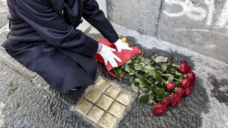 Napoli, Giornata della Memoria: al teatro San Carlo medaglie ai familiari delle vittime
