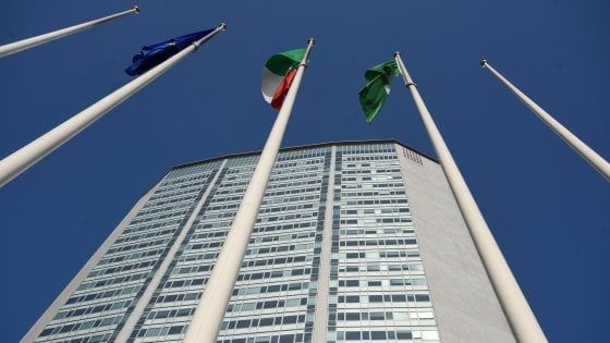Regione Lombardia, impronte digitali per registrare le presenze dei consiglieri