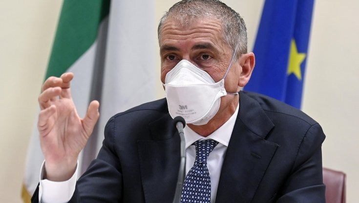 Green Pass, Costa: "Solo dopo la seconda dose. Sarà applicato in base alla situazione dei contagi". Si decide mercoledì