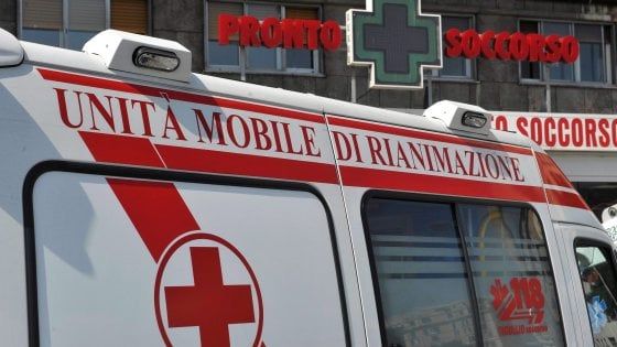 Bambino investito sulle strisce pedonali da una moto pirata