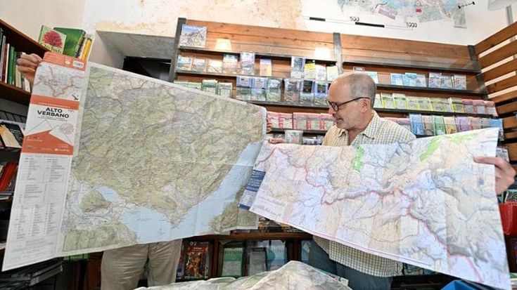 Di carta e sempre più precise, l’utilità anche senza batteria delle mappe di montagna