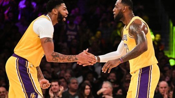 Basket, Nba: Davis si prende i Lakers a suon di record, ok Dallas e Miami