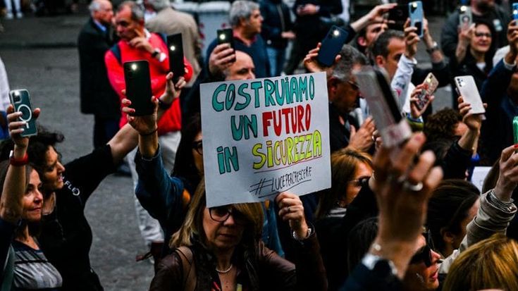 Violenza giovanile a Napoli, il Vomero in piazza: “Ora fermate i raid”