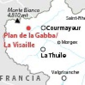 Valanga su tre scialpinisti a La Thuile, uno rimane sepolto: salvato in extremis 