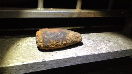 Brescia, maneggia un residuo bellico che gli esplode tra le mani: morto un uomo