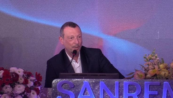 Amadeus: "Sanremo gender fluid? L’amore non va etichettato"