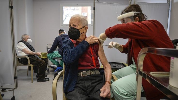 Vaccini agli over 80: “In questa settimana prima dose a tutti”