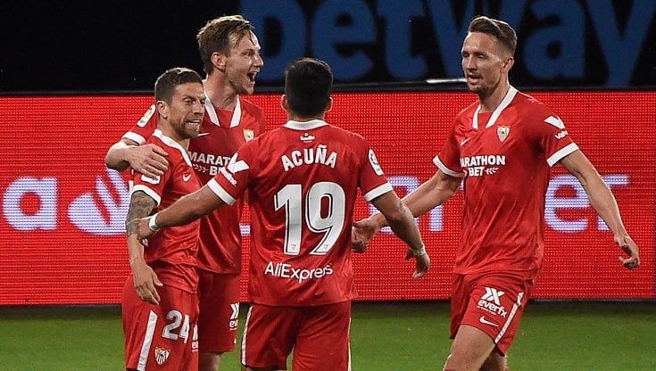 Liga: 4-3 al Celta Vigo, il Papu Gomez fa volare il Siviglia a -6 dall'Atletico