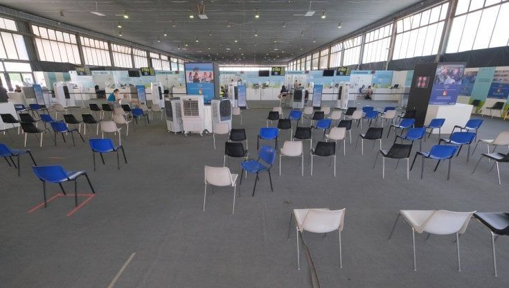 Sicilia, nessuno fa la quarta dose: l’hub della Fiera è un deserto